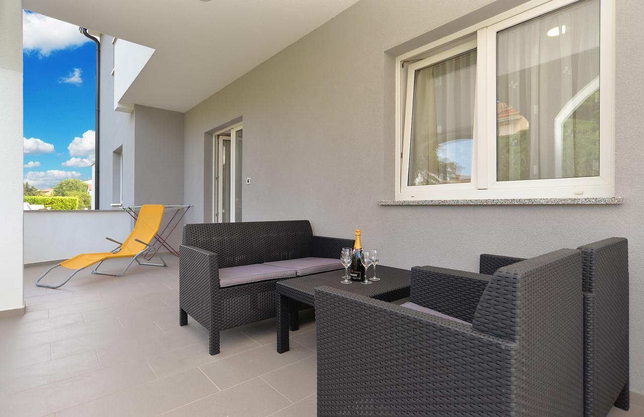 Apartments Elizabeta 1701 Fazana Exterior photo